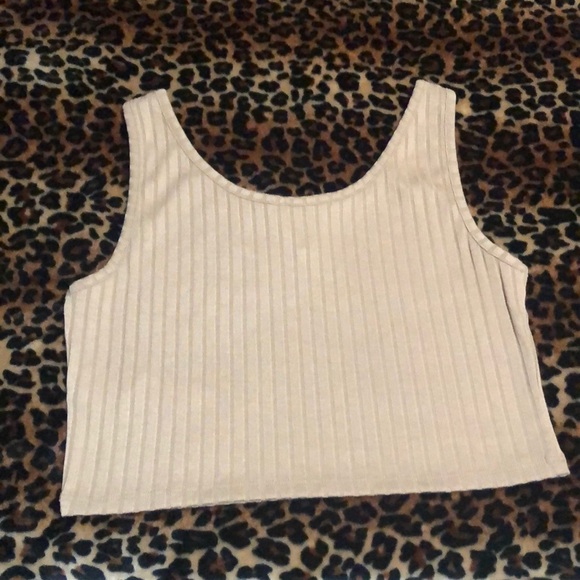 Simple crop top - Picture 2 of 2